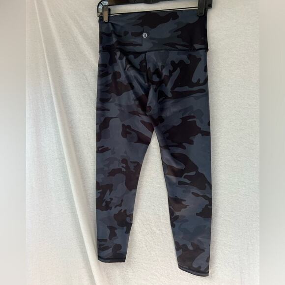Lululemon Blue Camouflage Pattern Cropped Leggings N P - Picture 3 of 4